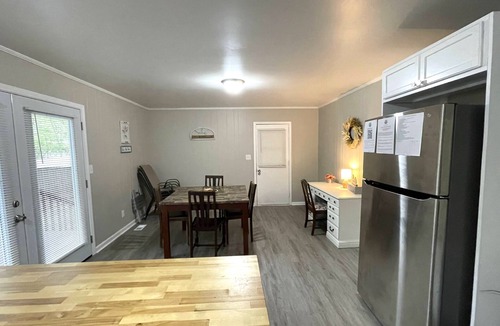 New Castle House | The Argonne / Stylish Contemporary Comfortable