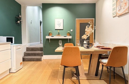 Jesmond Apartment | The Autumn's Retreat