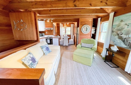 Ocracoke House | The Back House: Quaint two bedroom Ocracoke Island cottage