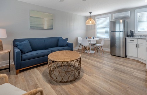 Yaupon Beach Condo | The Beach House at Oak Island 102: 1BR Apartment King + QSS