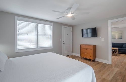 Yaupon Beach Condo | The Beach House at Oak Island 102: 1BR Apartment King + QSS