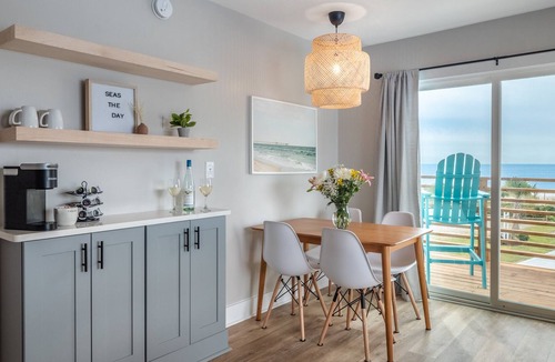 Yaupon Beach Condo | The Beach House at Oak island 201: 2BR Apartment King, King, QSS