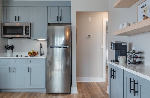 Yaupon Beach Condo | The Beach House at Oak island 201: 2BR Apartment King, King, QSS
