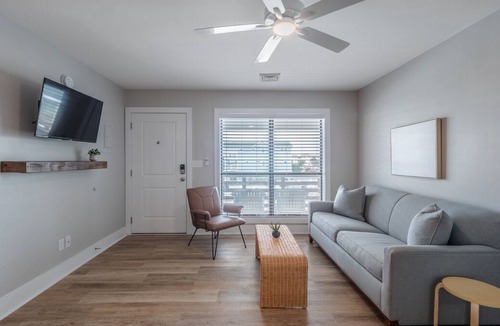 Yaupon Beach Condo | The Beach House at Oak Island 204: 1BR Apartment King + QSS