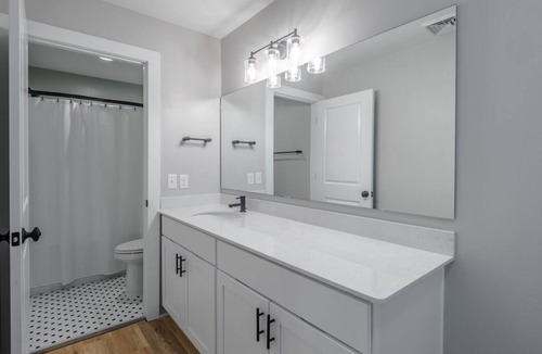 Yaupon Beach Condo | The Beach House at Oak Island 204: 1BR Apartment King + QSS