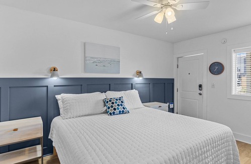 Yaupon Beach Condo | The Beach House at Oak Island 109: King Suite