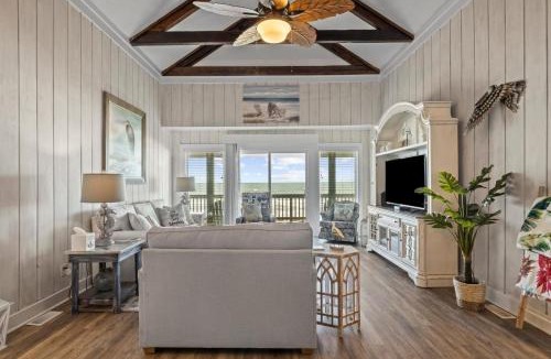 Pine Knoll Shores House | The Beachcomber home