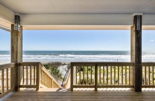 Pine Knoll Shores House | The Beachcomber home