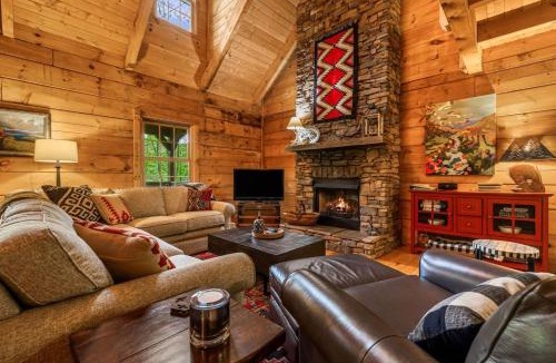 Wolf Laurel House | The Bee's Knees - Blue Ridge Cabin, Near Golf Course and Ski Resort