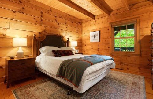 Wolf Laurel House | The Bee's Knees - Blue Ridge Cabin, Near Golf Course and Ski Resort