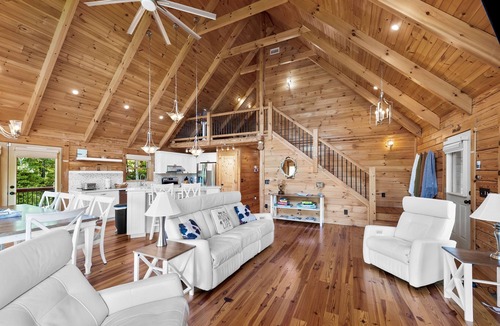 Garner Cove Cabin | The Bentley | Private Boat Slip~Hot tub~Game Room