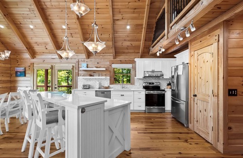 Garner Cove Cabin | The Bentley | Private Boat Slip~Hot tub~Game Room