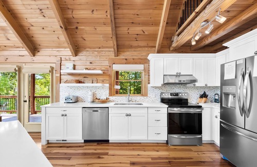 Garner Cove Cabin | The Bentley | Private Boat Slip~Hot tub~Game Room
