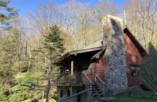 Blowing Rock Cabin | The Blowing Rock Cabin. It’s the Location! 4BR/2BA 5 mins to Main St Clean/Quiet