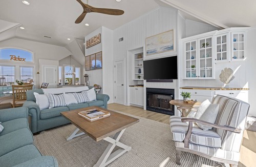 Waves House | The Blue Moon - Ocean Front - Pool - Hot Tub - Theater - Elevator- Dog Friendly!