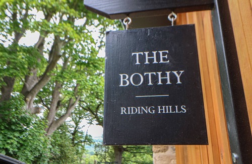 Riding Mill House | THE BOTHY, RIDING HILLS, pet friendly, with open fire in Corbridge
