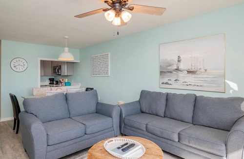 Caswell Beach Condo | The Breeze: Community Pool, Private Balcony, Whirlpool Tub and More!