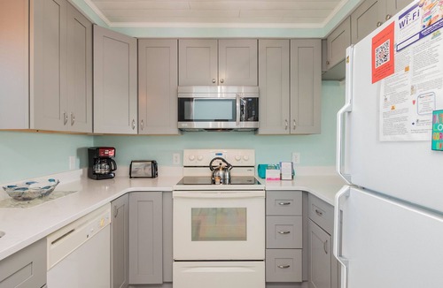 Caswell Beach Condo | The Breeze: Community Pool, Private Balcony, Whirlpool Tub and More!