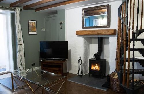 Morebattle House | The Burrow