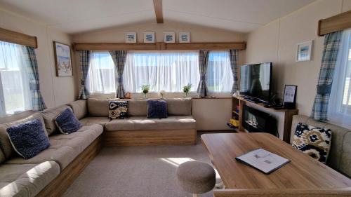Selsey House | The Burrows Family Retreat, West Sands Holiday