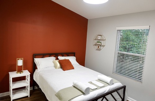 Prosperity Church Road House | The Calm and Comfy Townhome. Work Friendly. Conveniently Located in CLT!
