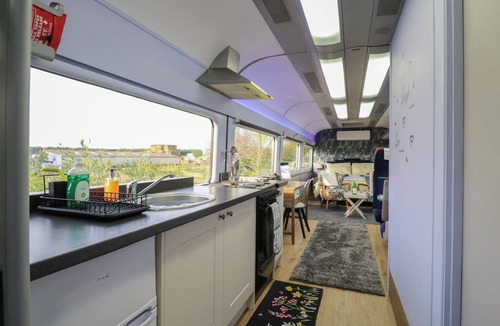 Ely Cottage | THE CARRIAGE ELY PADDINGTON, pet friendly, with hot tub in Ely