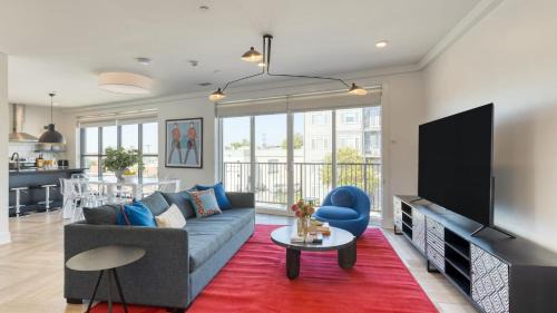 Historic Edgefield Apartment | The Carter by AvantStay 2nd Floor Sleeps 48