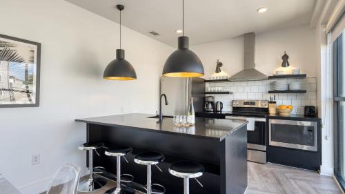 Historic Edgefield Apartment | The Carter by AvantStay 2nd Floor Sleeps 48