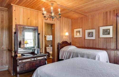 Ocracoke Hotel | The Castle Bed And Breakfast