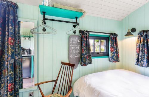 Redruth Ski Chalet | The Cedars
