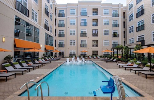 Dilworth Apartment | The Charlotte Vibe 8719