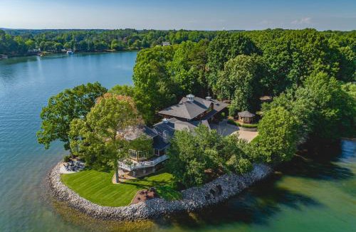 Mayhew House | The Chasestone