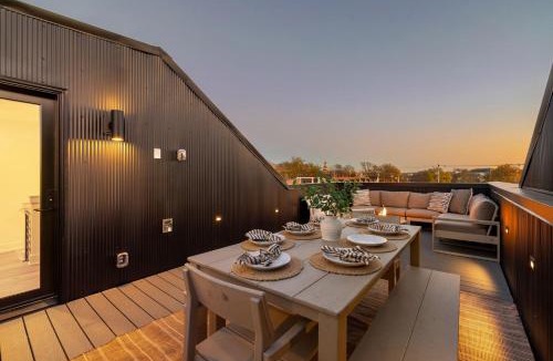 Chestnut Hill House | The Chestnut - Brand New Rooftop Skyline Views
