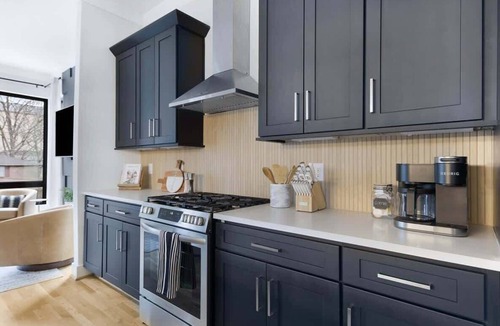 Eighth Avenue House | The Chorus- Rooftop Lounge + 1.5 miles to Broadway!