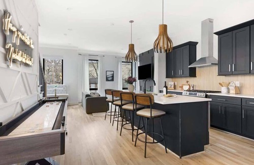 Eighth Avenue House | The Chorus & The Duet - Mins from Downtown!