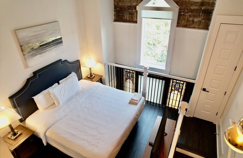 Villa Heights Apartment | The Church | Luxury King Suite #10