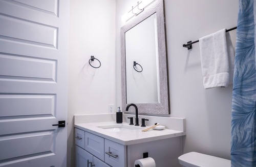 Villa Heights Apartment | The Church | Luxury King Suite #6