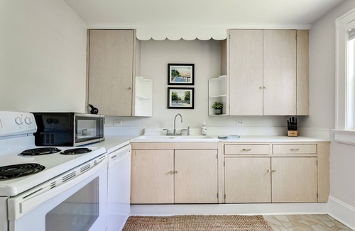 Downtown House | The City Charmer- Mordecai- 5 min to DWTN/Pets
