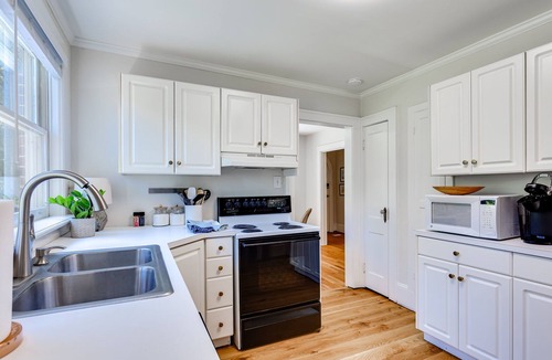 Downtown House | The City Charmer- Mordecai- 5 min to DWTN/Pets