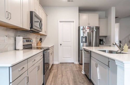 Aberdeen Apartment | The Clubhouse Retreat on Glasgow - Downtown Aberdeen