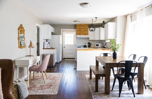 Greensboro House | The Coliseum Cottage. 1 King/2 Queen Beds. Close to coliseum and colleges.