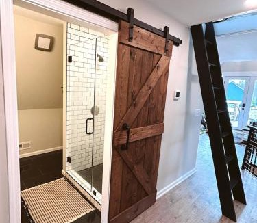 Flat Rock House | The Coop NEW A-frame Hot Tub, Fire Pit, Loft