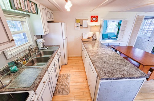 Surf City House | The Cottage - 2 BR Beach Bungalow near Nightlife!