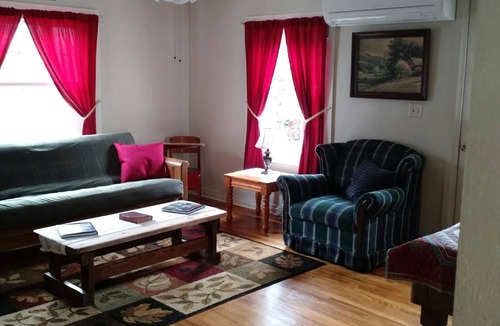 Mars Hill Cottage | The Cottage In Quiver Full Farm