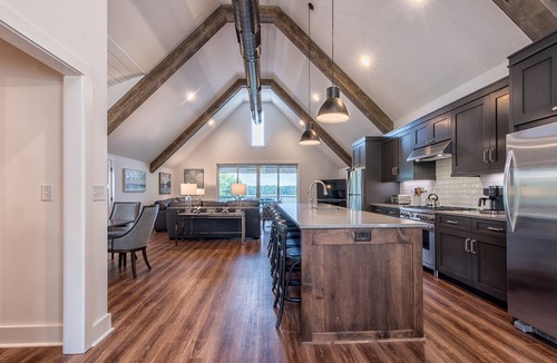 Lake Norman of Catawba Cottage | The Cottage | Pickle Ball Court-Pool |Sleeps 14 | water views galore