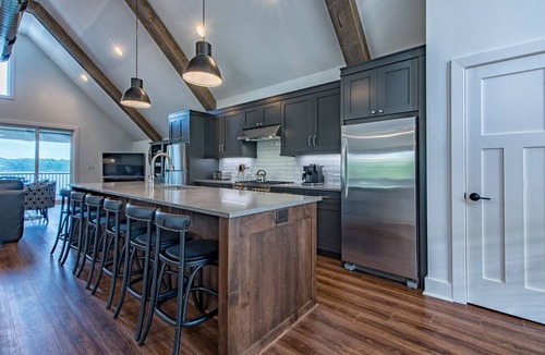 Lake Norman of Catawba Cottage | The Cottage | Pickle Ball Court-Pool |Sleeps 14 | water views galore