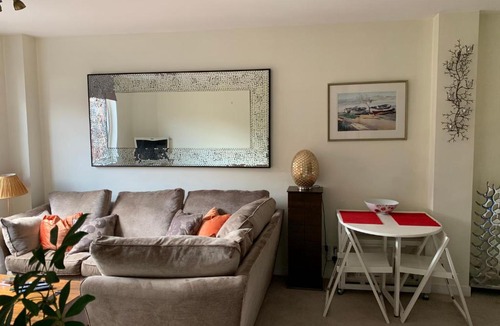 Windsor City Centre Apartment | The Courtyard by Accommodation Windsor