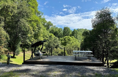 Robbinsville RV Rental | The Cove Site 1 – Full Hookups & Deck