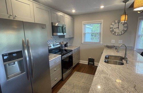 Roxboro Cottage | The Cozy Cottage on Little Duck Cove
