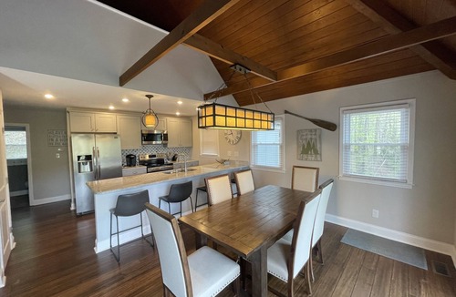 Roxboro Cottage | The Cozy Cottage on Little Duck Cove